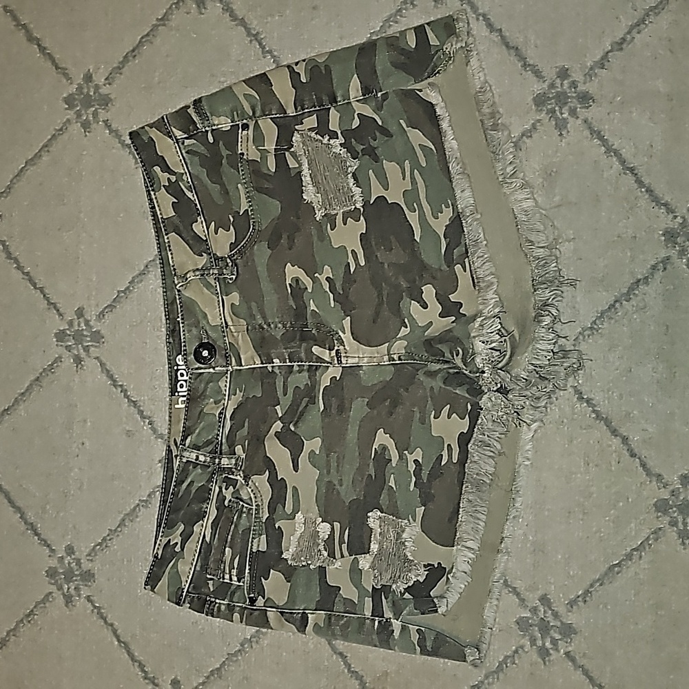 HIPPIE LAUNDRY high low shorty Womens size 11 camo denim shorts